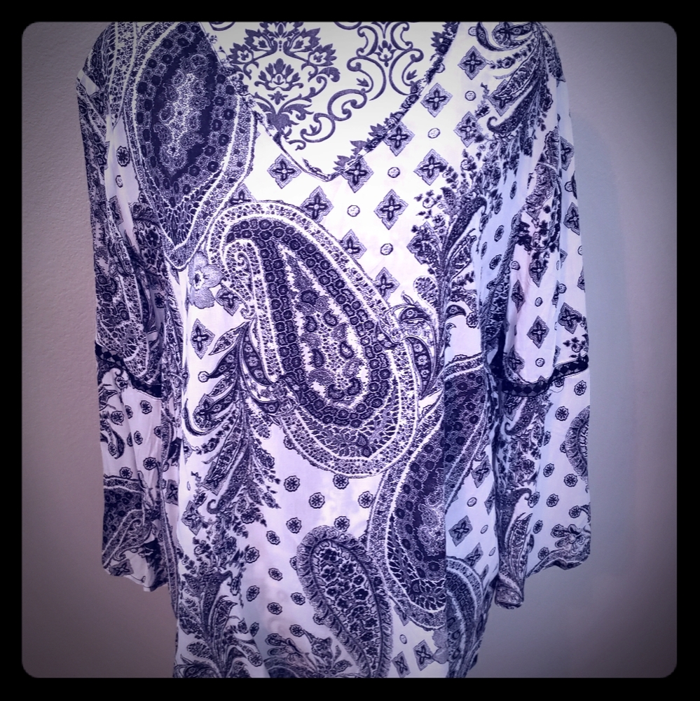 Black & white paisley blouse